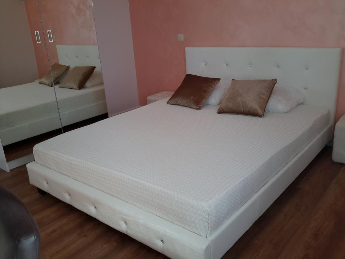 Villa Florance Apartments With Terraces & Parking Вентспилс Екстериор снимка